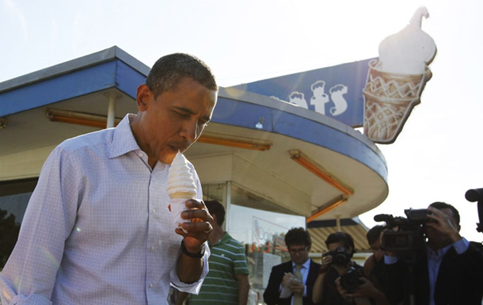 Obama sıraya girip dondurma aldı  - 1