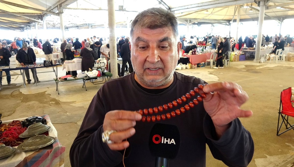 30 yıldır şehir şehir dolaşarak tespih satıyor