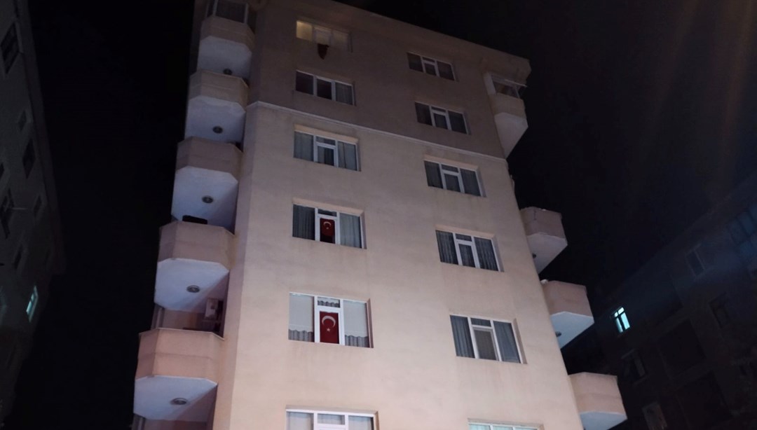 Kadıköy'de balkon çöktü: Bina tedbiren boşaltıldı