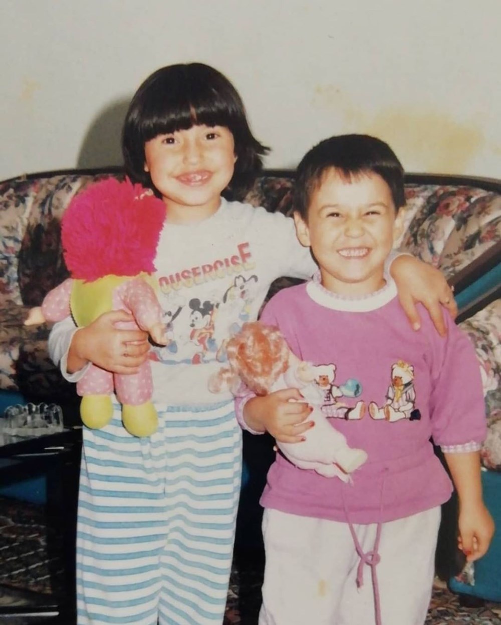 Su Burcu Yazgı Coşkun'dan nostaljik kare (Ünlülerin çocukluk ve gençlik halleri) - 322