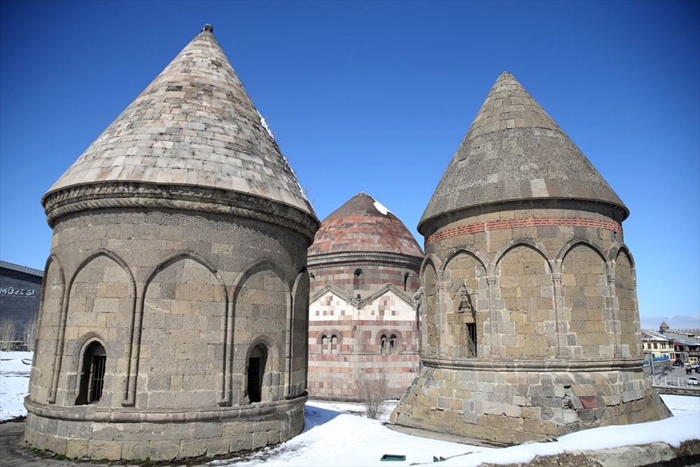 Erzurum yüzlerce yıllık yapılarıyla ziyaretçilerini tarihi yolculuğa çıkarıyor - 20