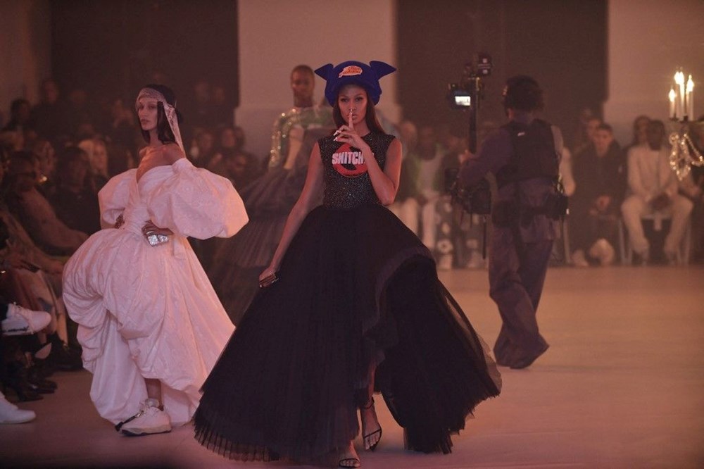 Genç yaşta kansere yenik düşen dahi tasarımcı Virgil Abloh anısına defilede yıldızlar geçidi - 17