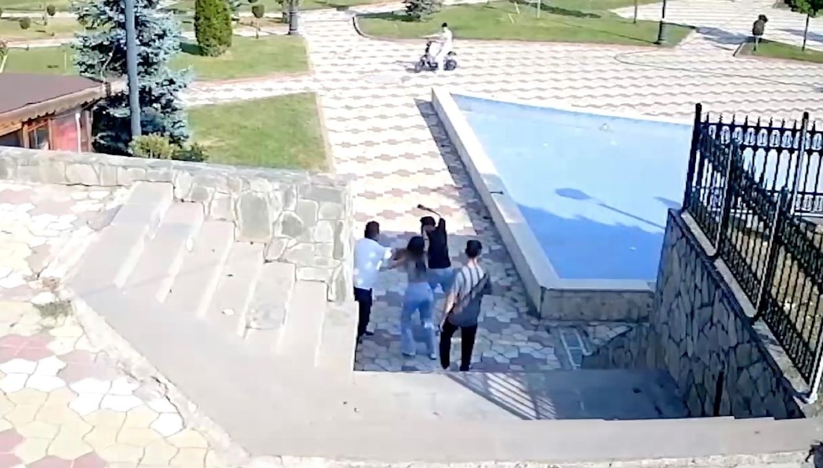 Parktaki çifti uyaran muhtar bıçaklandı