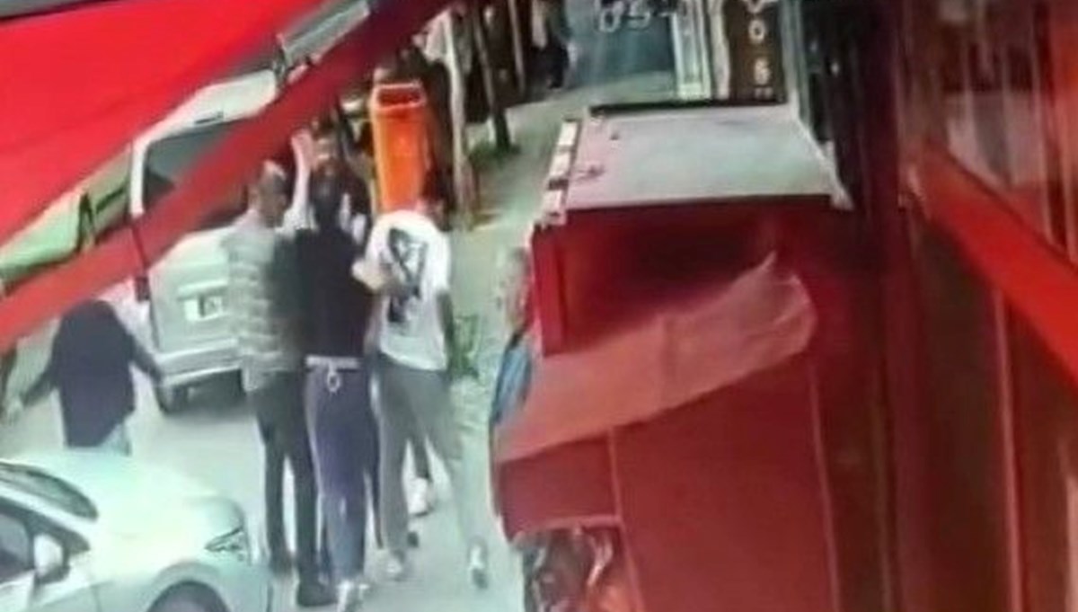 İstanbul’da sivil polislerle vatandaş arasında park yeri kavgası İstanbul’da sivil polislerle vatandaş arasında park yeri kavgası