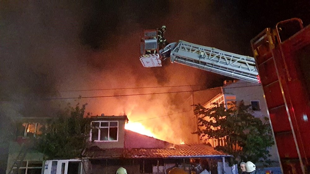 Kayseri'de 7 yaşındaki çocuğa taciz gerginliği: Araçları ters çevirip, iş yerlerini ateşe verdiler - 4
