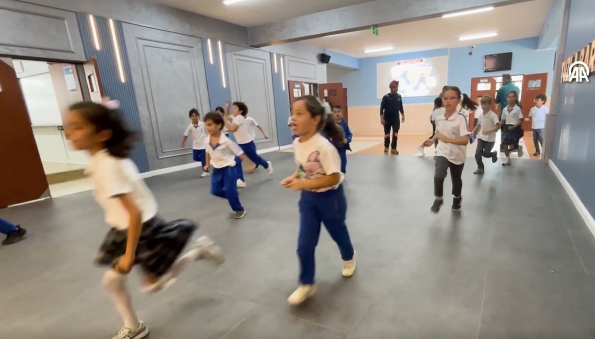 Okulda tsunami tatbikatı