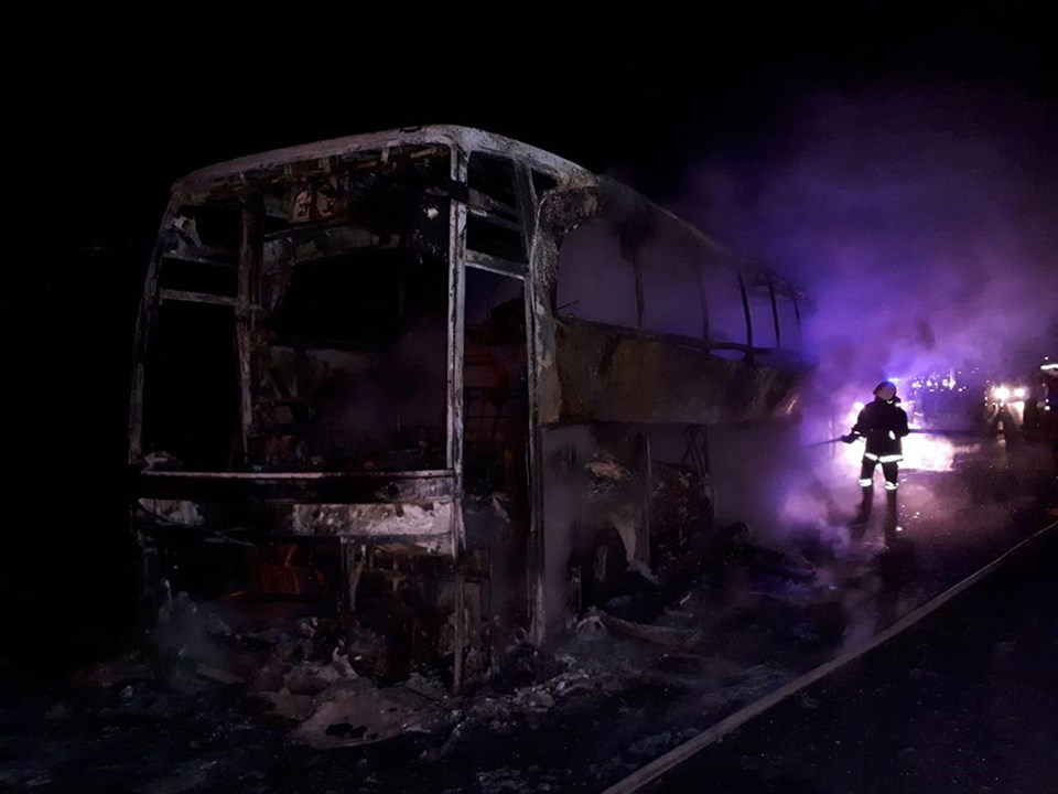 Yine otobüs yandı: 40 yolcu son anda kurtarıldı - 1