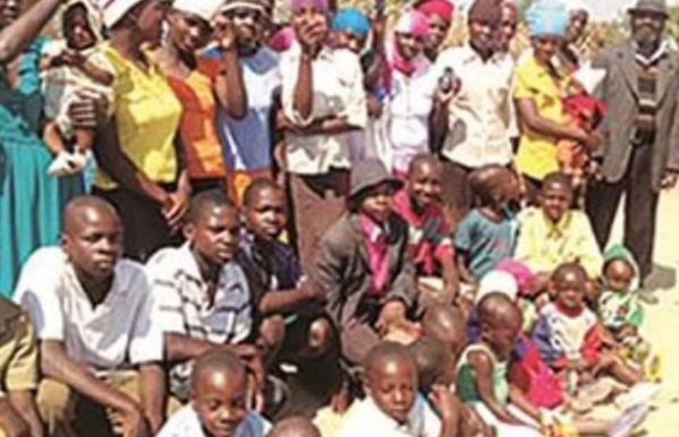 Zimbabve'nin konuştuğu baba: 16 eşi 151 çocuğu var - 1