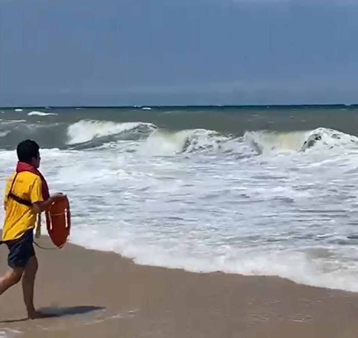 İstanbul’da riskli bölgede denize girdi, ölümle burun buruna geldi