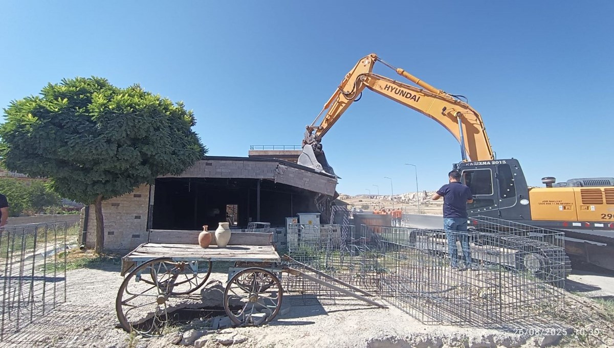 Kapadokya'da kaçak yapılar yıkıldı