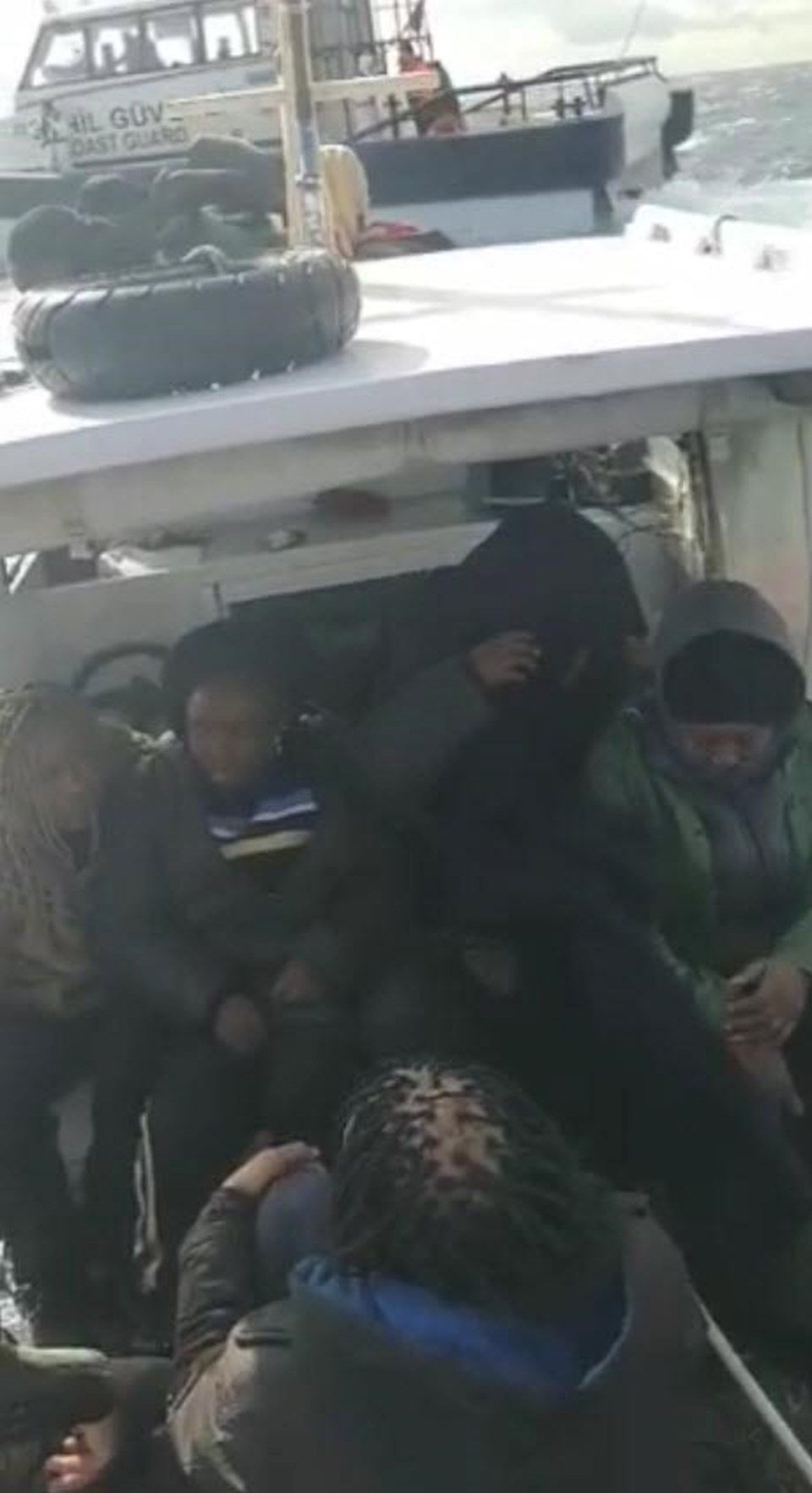 Göçmenler 'Yunanistan' diye Çıplak Ada'ya bırakıldı - 1