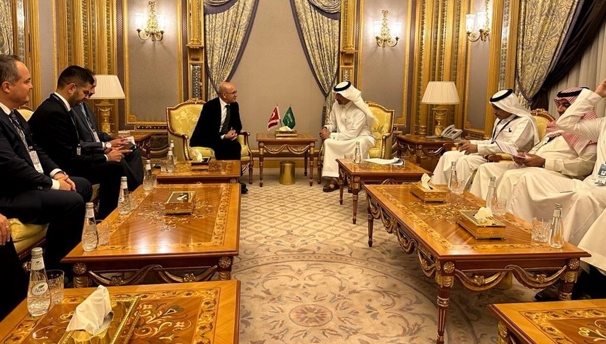 Şimşek'ten Suudi Arabistan ziyaretine ilişkin açıklama Şimşek'ten Suudi Arabistan ziyaretine ilişkin açıklama