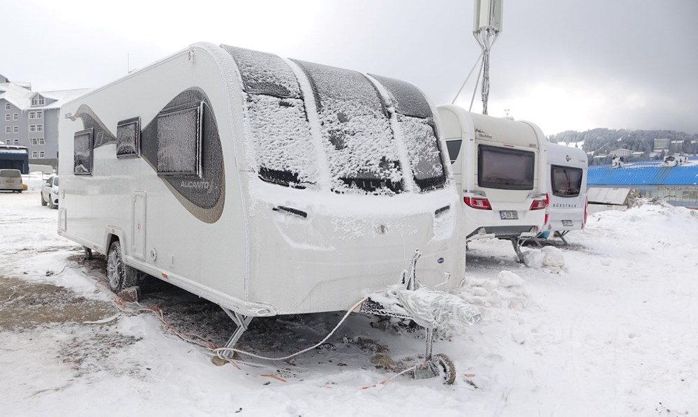 Uludağ'da karavan tatili: Otellerin tek gece fiyatına aylarca konaklıyorlar