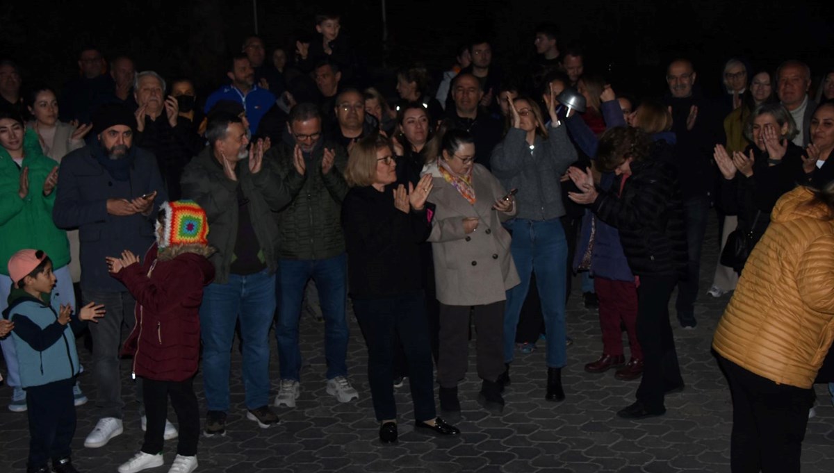 Karşıyaka'da 604 daireli sitede protesto: 16 milyon TL'lik usulsüz ihale Karşıyaka'da 604 daireli sitede protesto: 16 milyon TL'lik usulsüz ihale