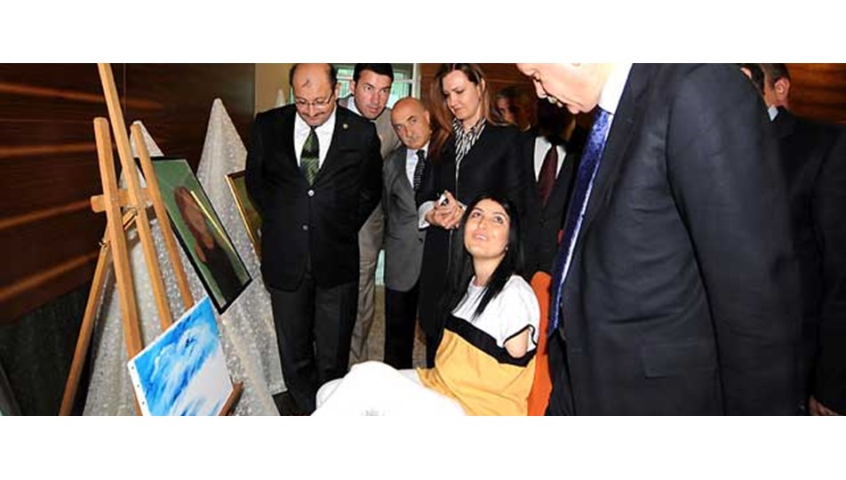 Erdoğan'ı şaşırtan engelli ressam