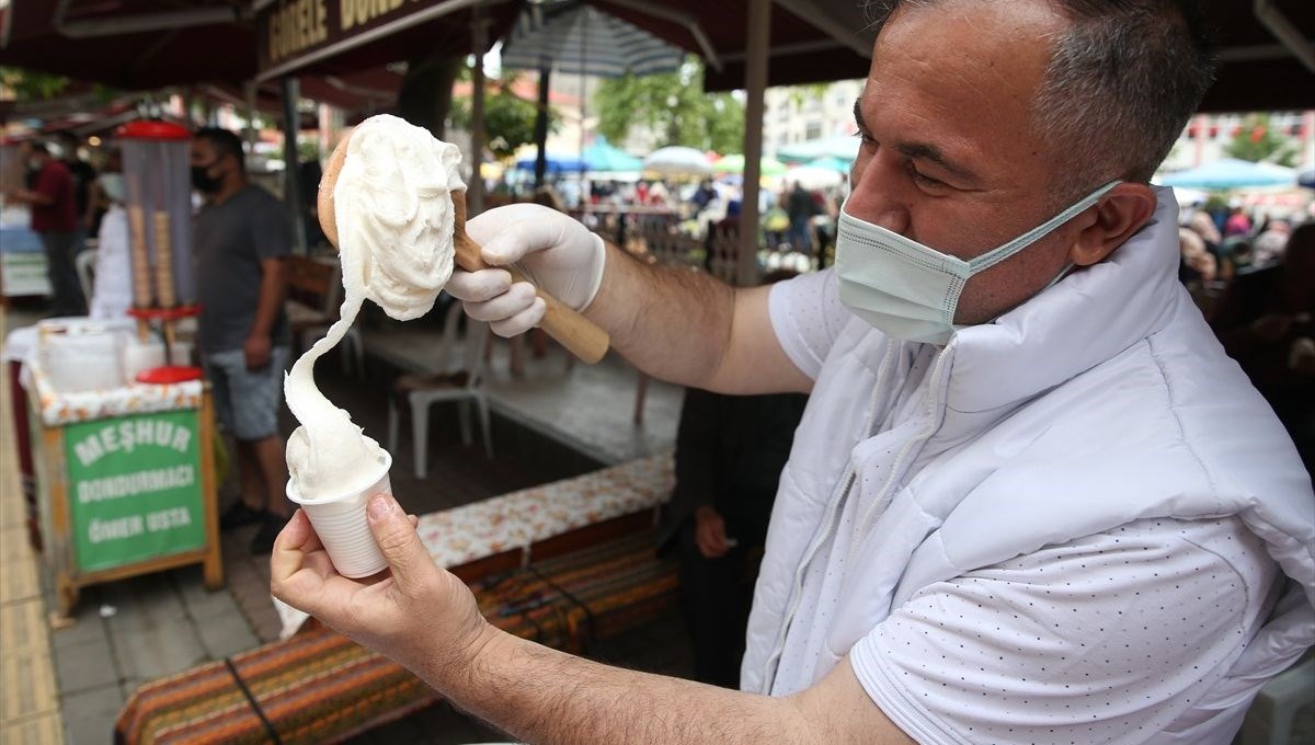 Yaz mevsiminin damak çatlatan asırlık lezzeti: Görele dondurması