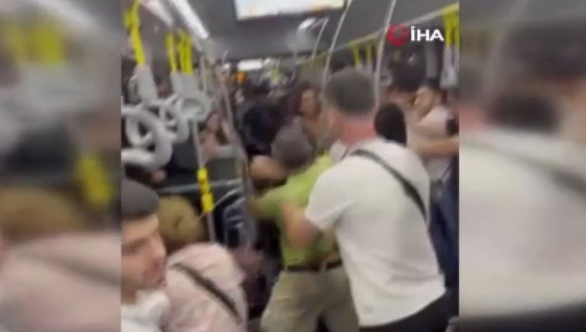 Metrobüste yumruk yumruğa kavga