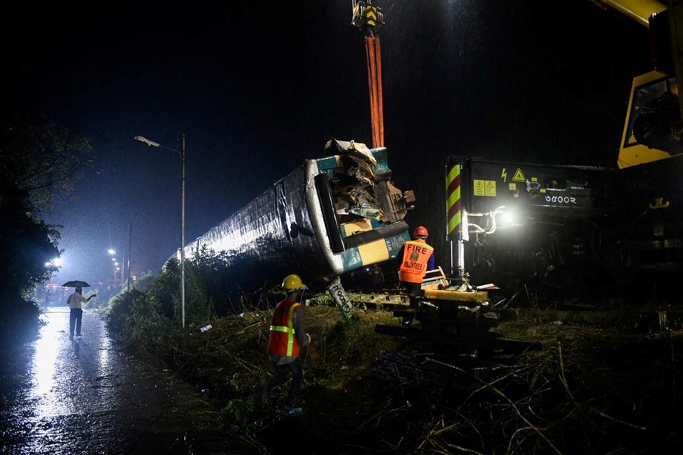 Bangladeş'te tren kazası: 17 ölü - 1
