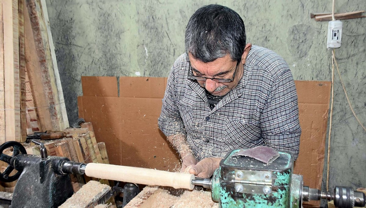 Gaziantep'te başladı, İzmir'de devam ediyor... Mesleğinin son temsilcilerinden! Gaziantep'te başladı, İzmir'de devam ediyor... Mesleğinin son temsilcilerinden!