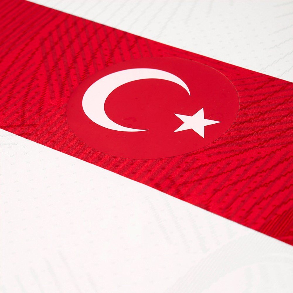 Türkiye A Milli Futbol Takımı'nın yeni formaları tanıtıldı - 4
