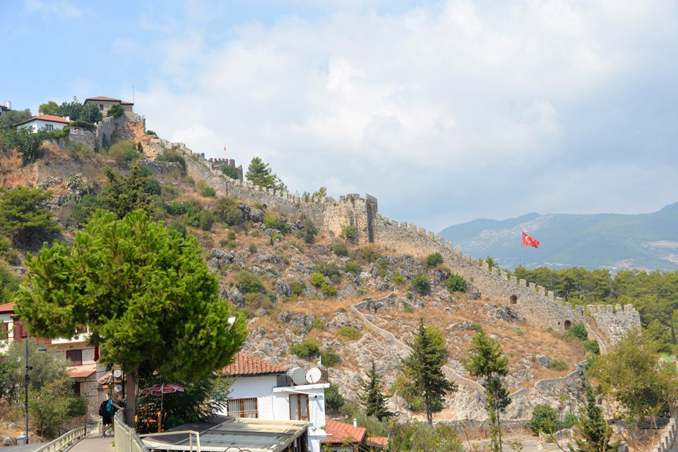 Antalya'da lüks evdeki tadilat tarihi Alanya Kalesi'nin surlarını yıktı - 2