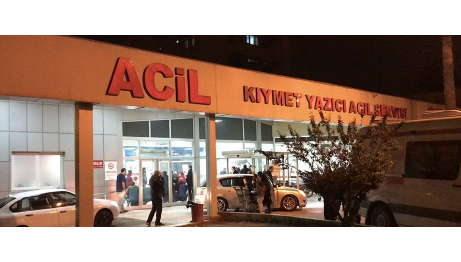 Hırsız, genç kızın yüzüne asit attı