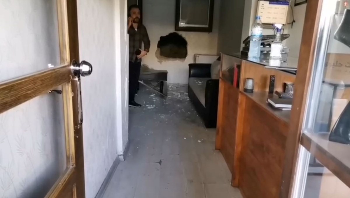 Duvarı delerek girdiler: Kuyumcudan 3 kilo altın çalındı Duvarı delerek girdiler: Kuyumcudan 3 kilo altın çalındı