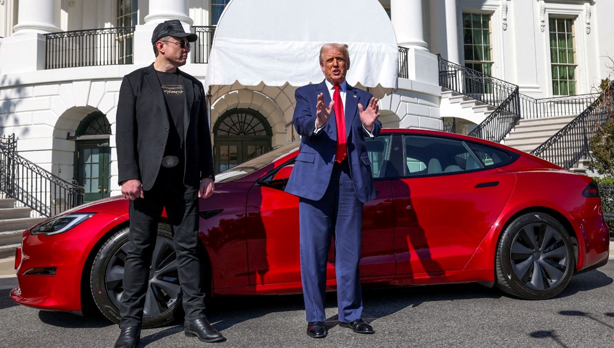 Tesla'ya siyaset yaramadı