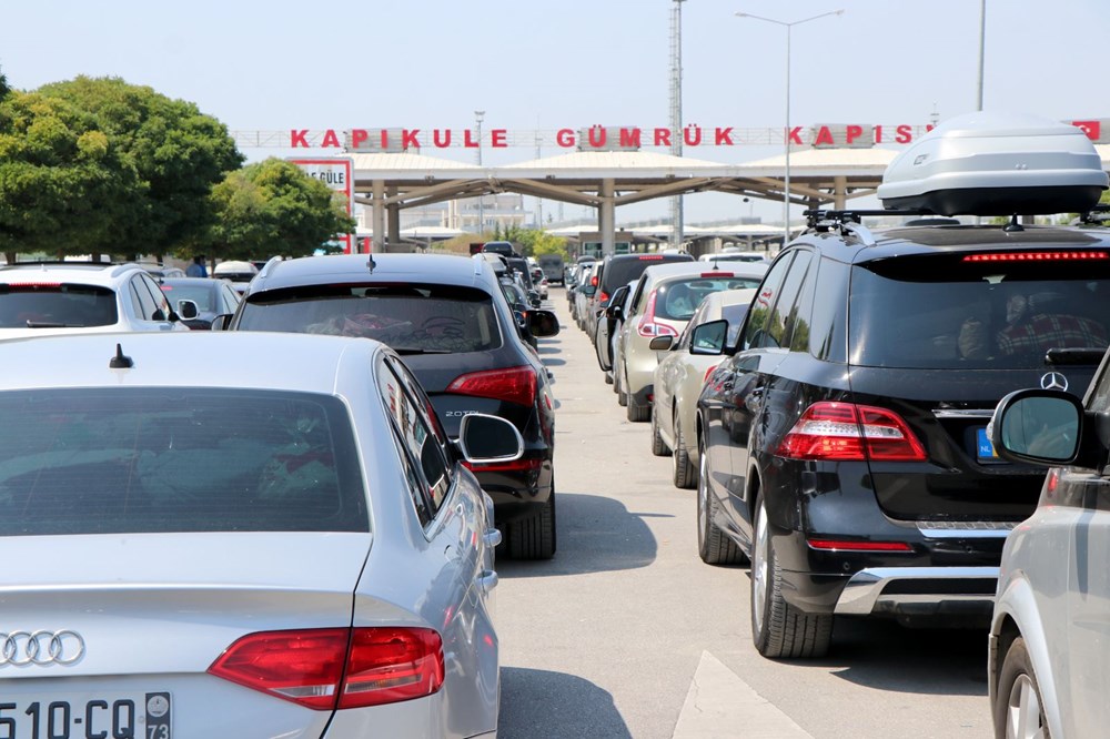 Gurbetçilerin dönüş çilesi: Sınırda uzun kuyruk - 10