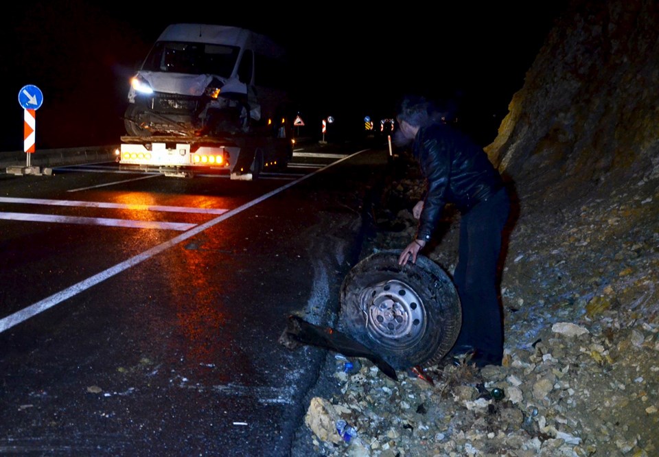 Suriyelileri taşıyan minibüs kaza yaptı: 5 yaralı - 2
