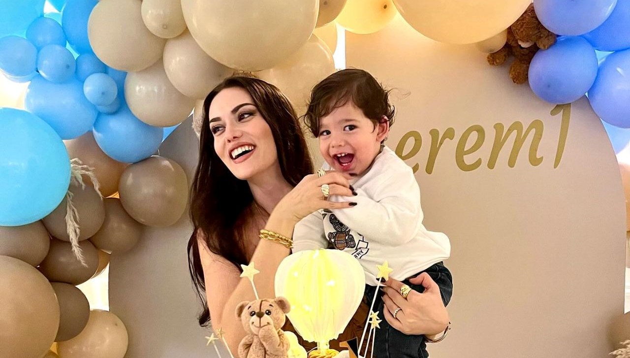 Fahriye Evcen'den "Çok aşığım" paylaşımı