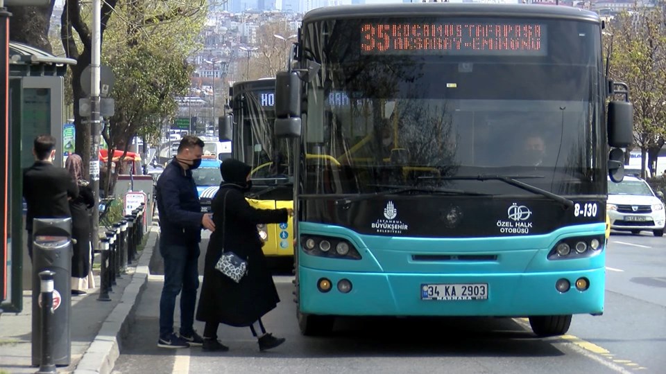 İETT otobüsü sürücülerinin pandemi ve yolcu ile mücadelesi - 1