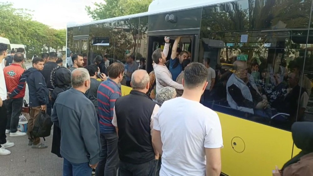 İstanbul'da halk otobüsleri kontak kapattı: Duraklarda yoğunluk oluştu 72 fIF6Q0ATOEuEmDinQJF0KA