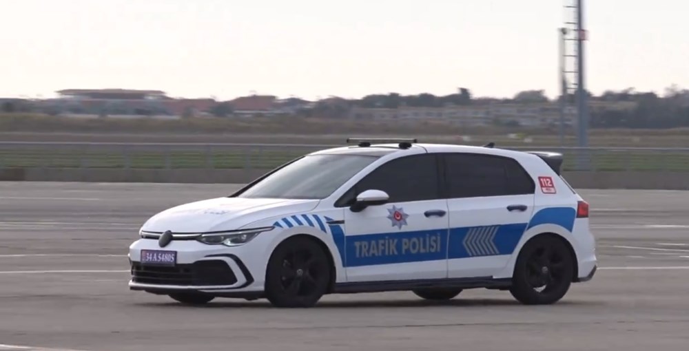 Suç örgütlerinden ele geçirilen lüks araçlar emniyete verildi - 10