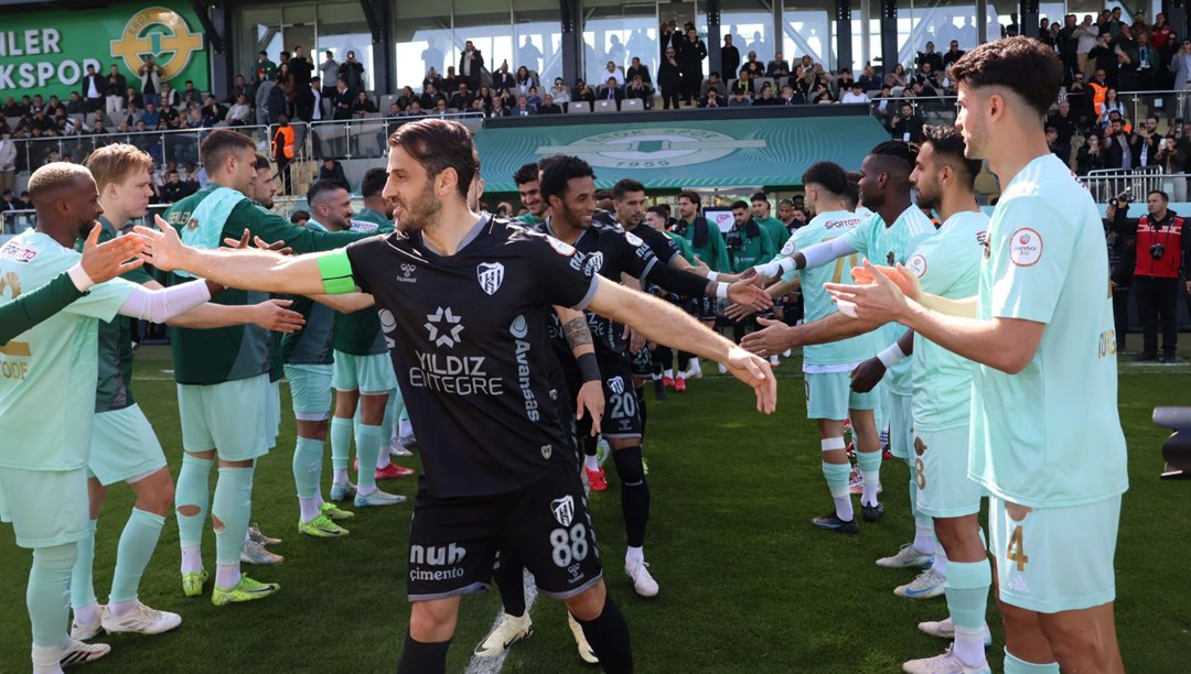 Şampiyon Kocaelispor, Esenler Erokspor takımı tarafından alkışlandı