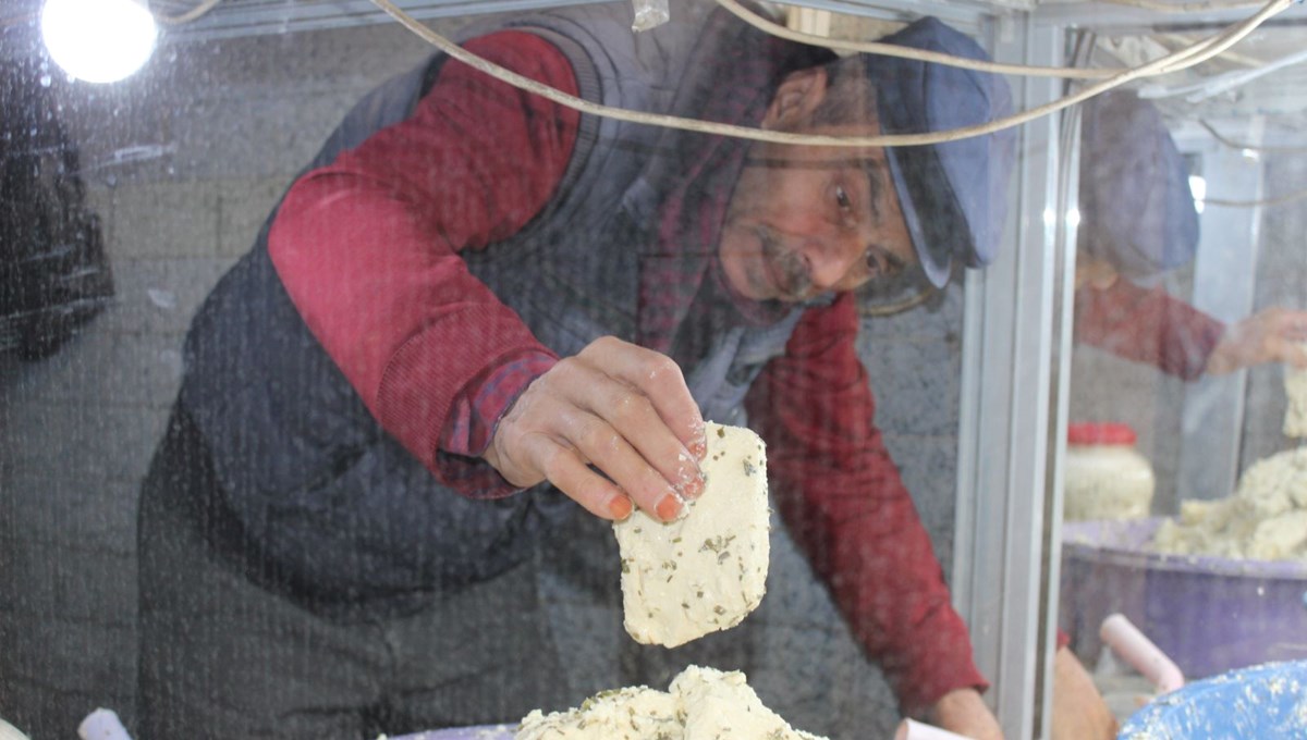 Siirt'te kış gelince tezgahlarda yerini aldı! Fiyatı 200 liradan başlıyor: Başka şehirlerden sipariş veren de var