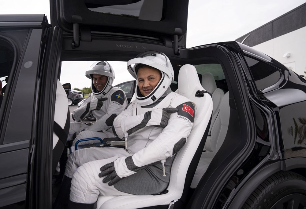 İlk Türk astronot Alper Gezeravcı sosyal medyadan soruları yanıtladı - 4