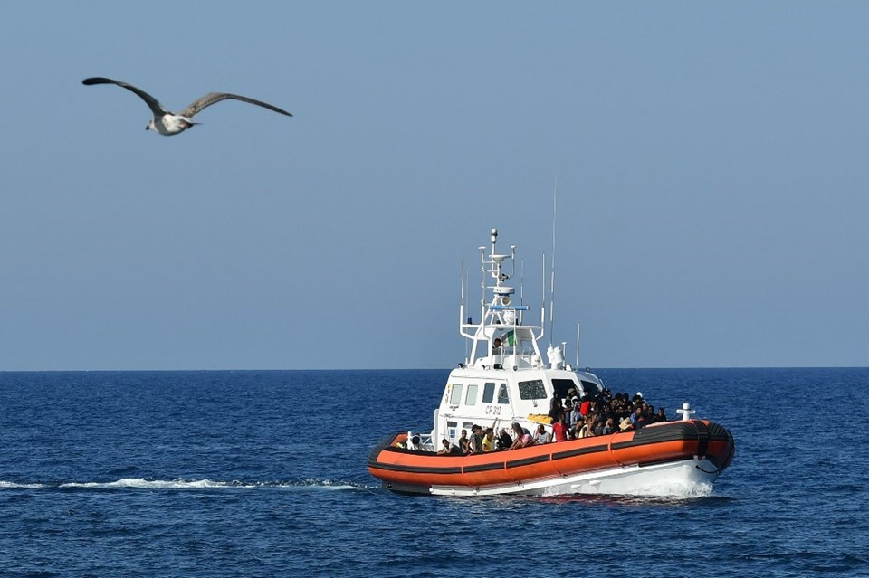 Tunus açıklarında göçmen teknesi arızalandı: 17 can kaybı - 1