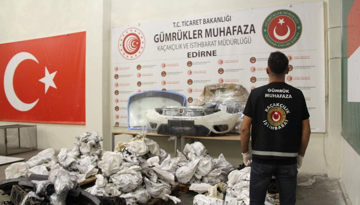 Kapıkule'de 21 milyon lira değerinde kaçak oto parçası ele geçirildi Kapıkule'de 21 milyon lira değerinde kaçak oto parçası ele geçirildi
