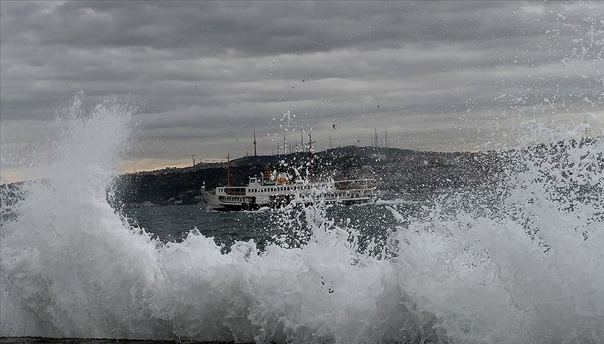 İstanbul'da vapur seferlerine hava muhalefeti