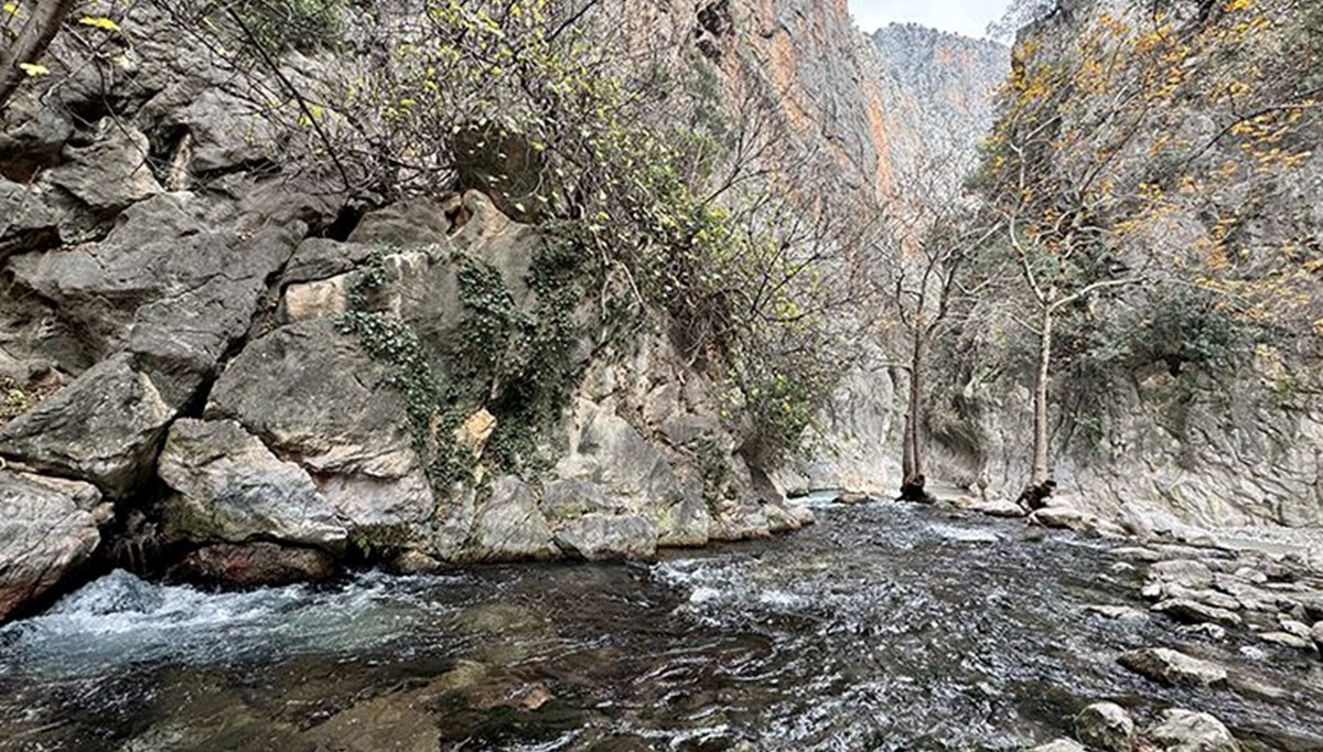 Saklıkent Kanyonu'na ziyaretçi akını Saklıkent Kanyonu'na ziyaretçi akını