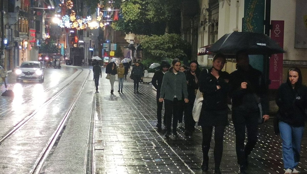 İstanbul güne yağmurla başladı (İstanbul'da bugün hava nasıl olacak?)