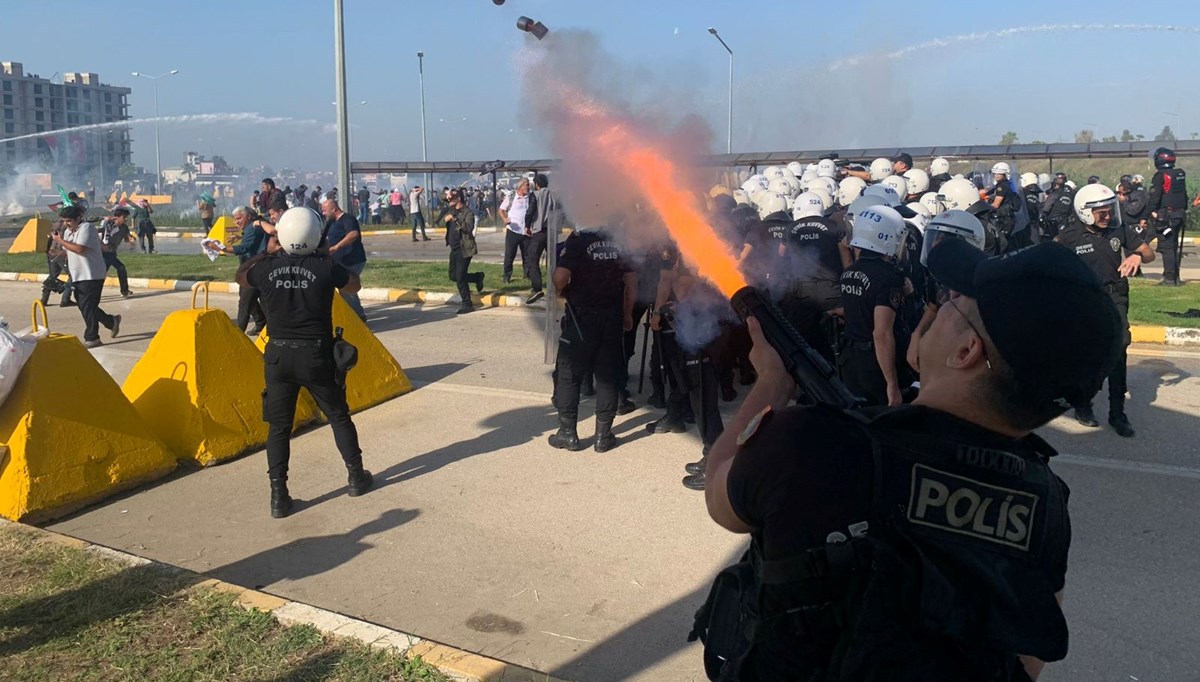 İncirlik Hava Üssü'ne girmeye çalışan protestoculara polis müdahalesi