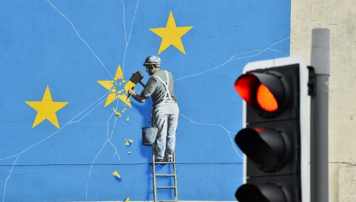 Banksy'nin 1 milyon sterlinlik duvar resmi yıkıldı Banksy'nin 1 milyon sterlinlik duvar resmi yıkıldı