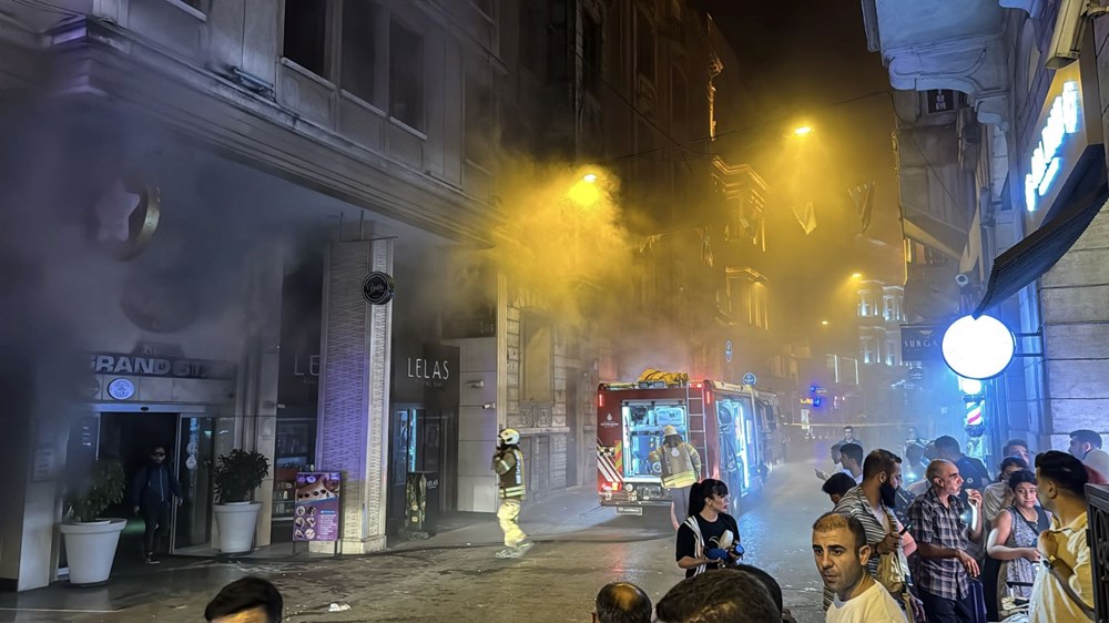 Beyoğlu'nda 9 katlı otelde yangın - 2