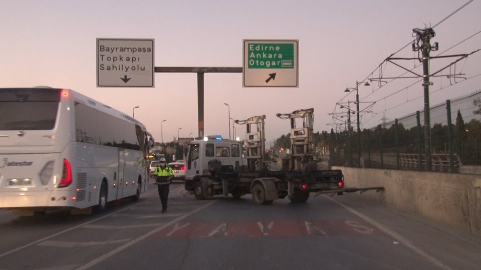 İstanbul'da bazı yollar trafiğe kapatıldı - 1