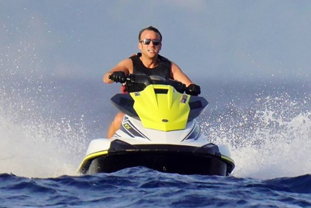 Macron, önceki yıllarda yaptığı tatillerde de jetski kullanırken görüntülendi.