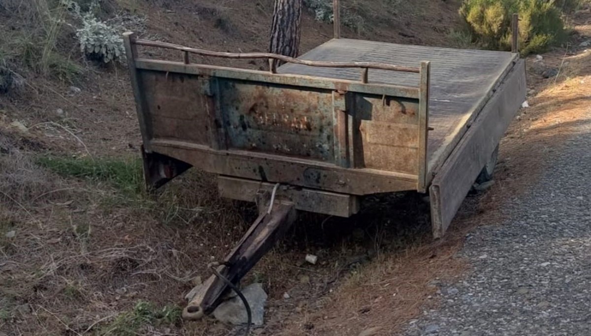 Traktörün altında kalan sürücü hayatını kaybetti Traktörün altında kalan sürücü hayatını kaybetti