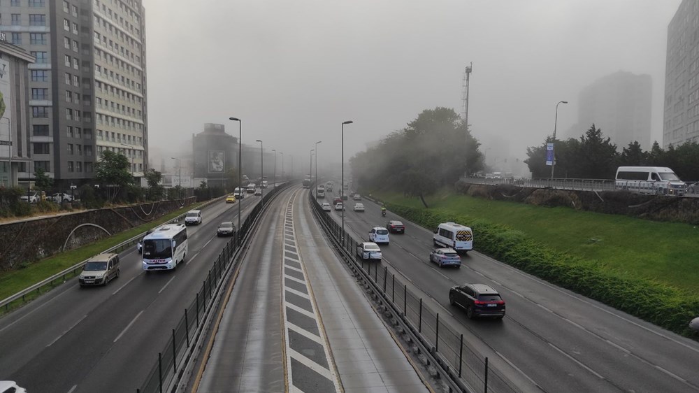 İstanbul Boğazı sis altında: Görüş mesafesi düştü - 4