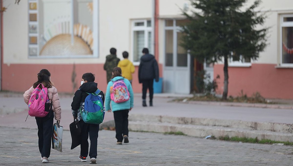 Okullarda, 2 haftalık yarıyıl tatilinin ardından ilk ders zili yarın çalacak